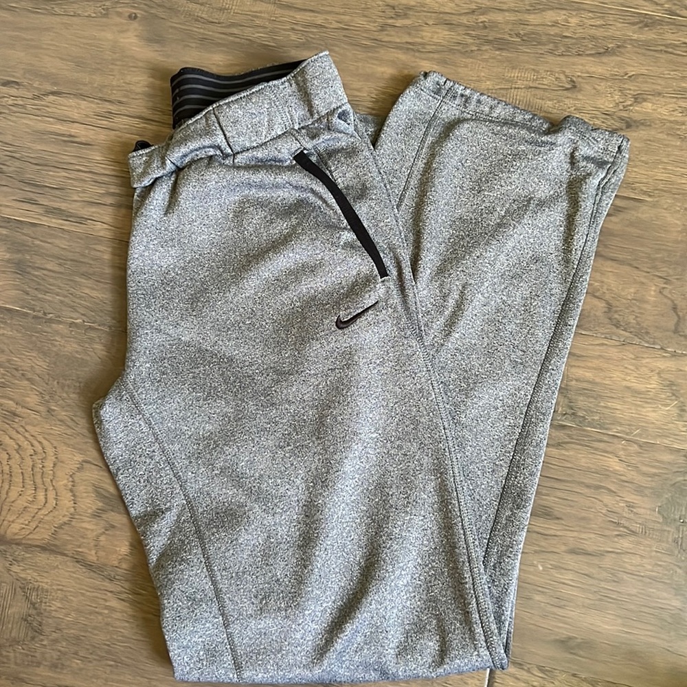 NWOT Nike sweatpants. Size Small